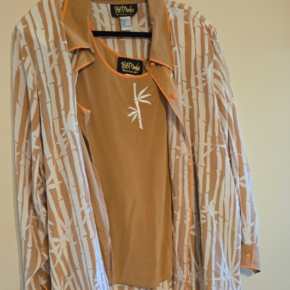 Vtg Bob Mackie Tan and White Blouse with Relaxed Fit. 2 Piece Set With Tank Top. - Picture 4 of 10
